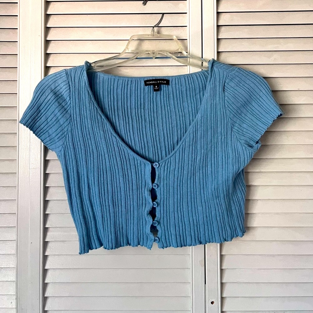 Kendall & Kylie cropped button up top